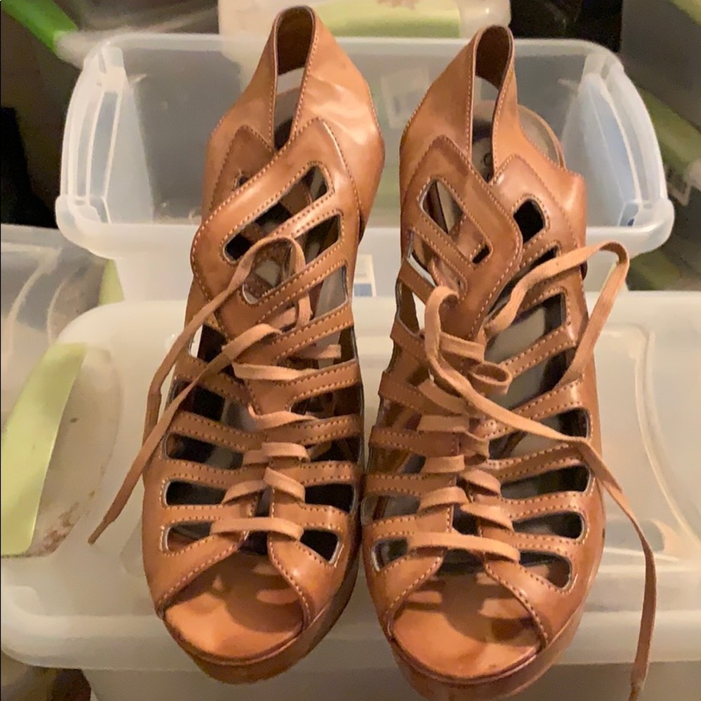 Leather guess shoes
